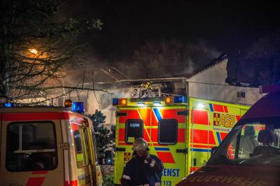 Kornwestheim: Asylbewerberheim in Vollbrand - Grosseinsatz der Rettungskraefte 